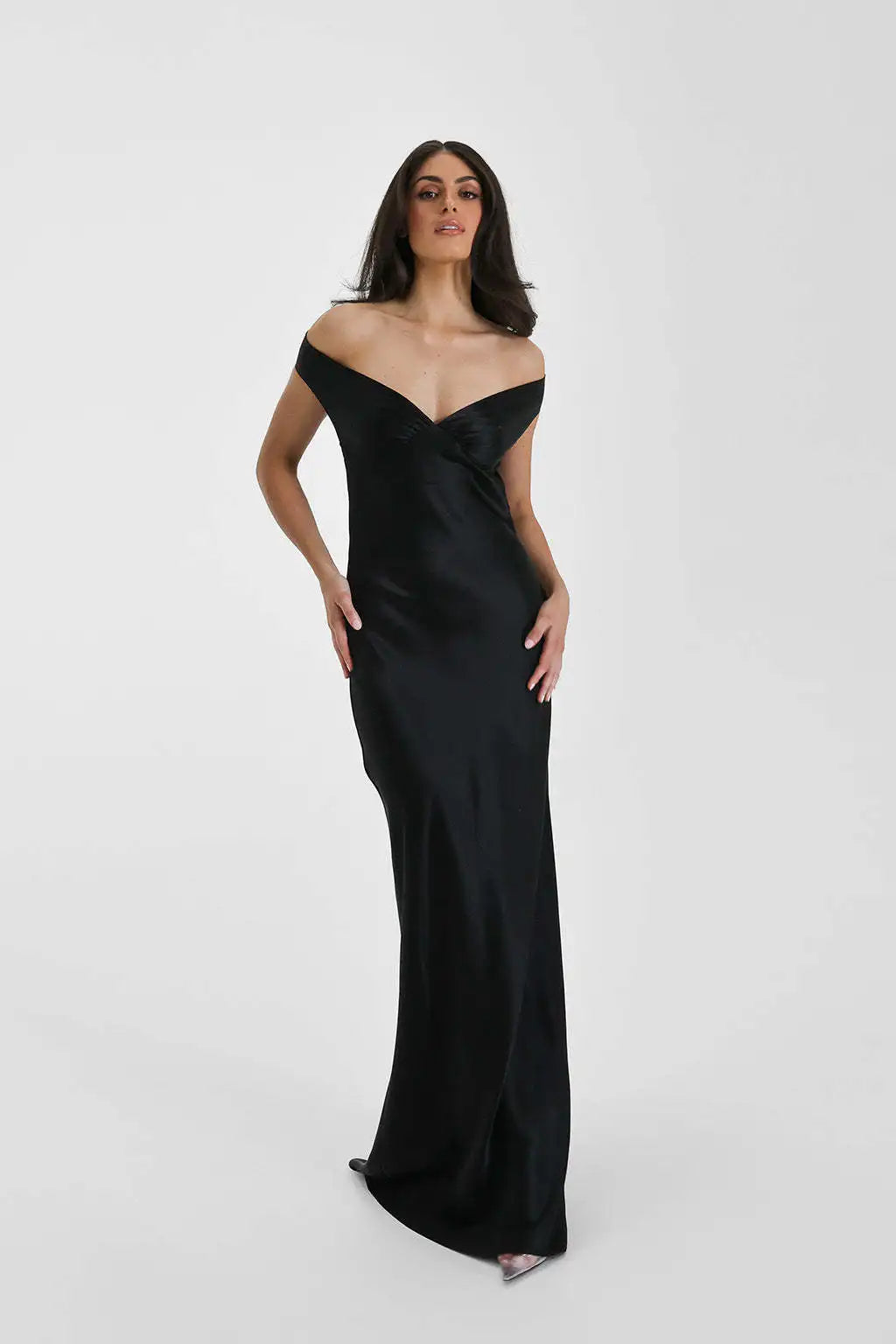 Robe longue en satin épaules dénudées Alma