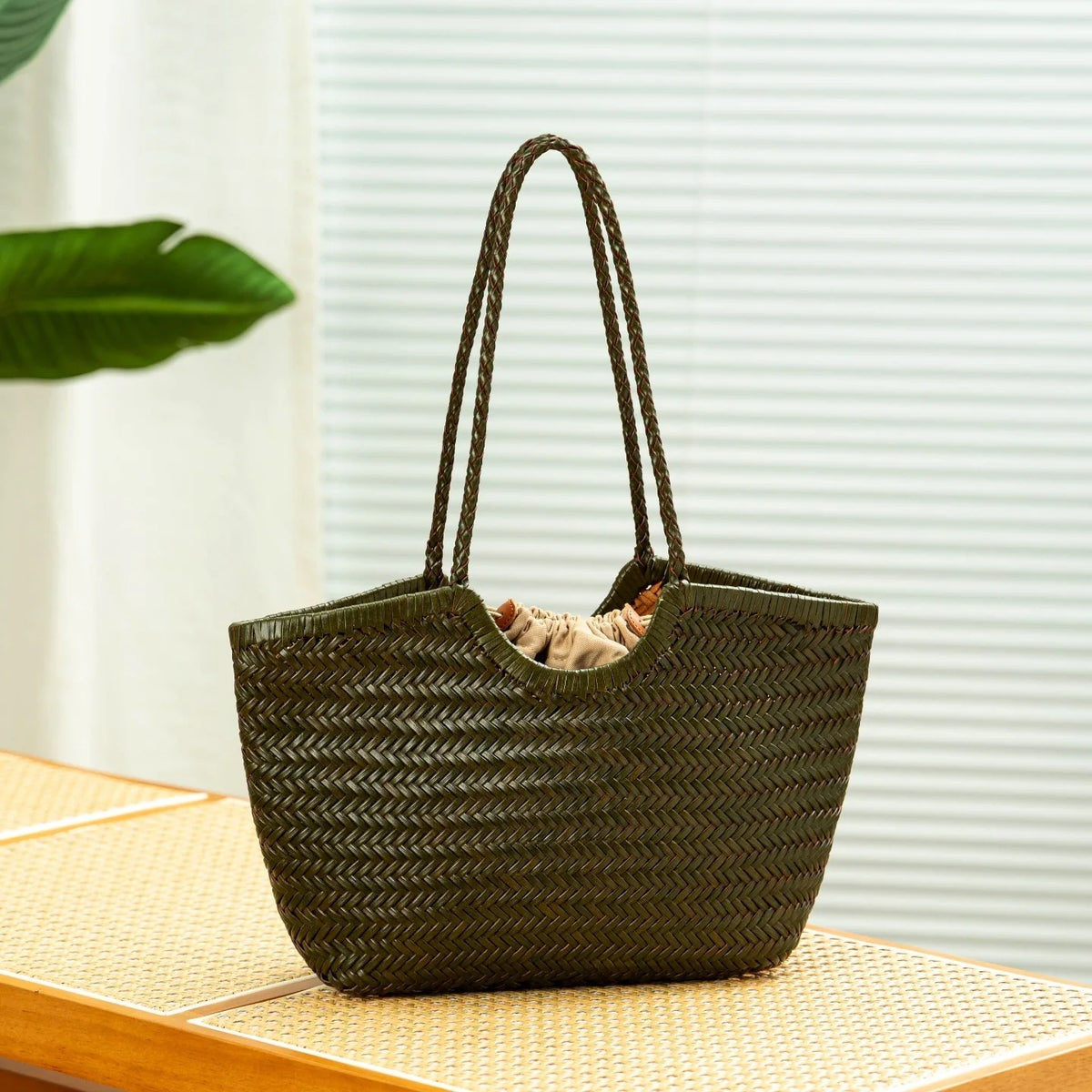 Panier tressé effet cuir Laetitia