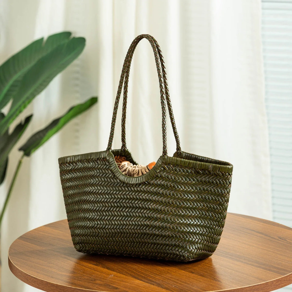 Panier tressé effet cuir Laetitia