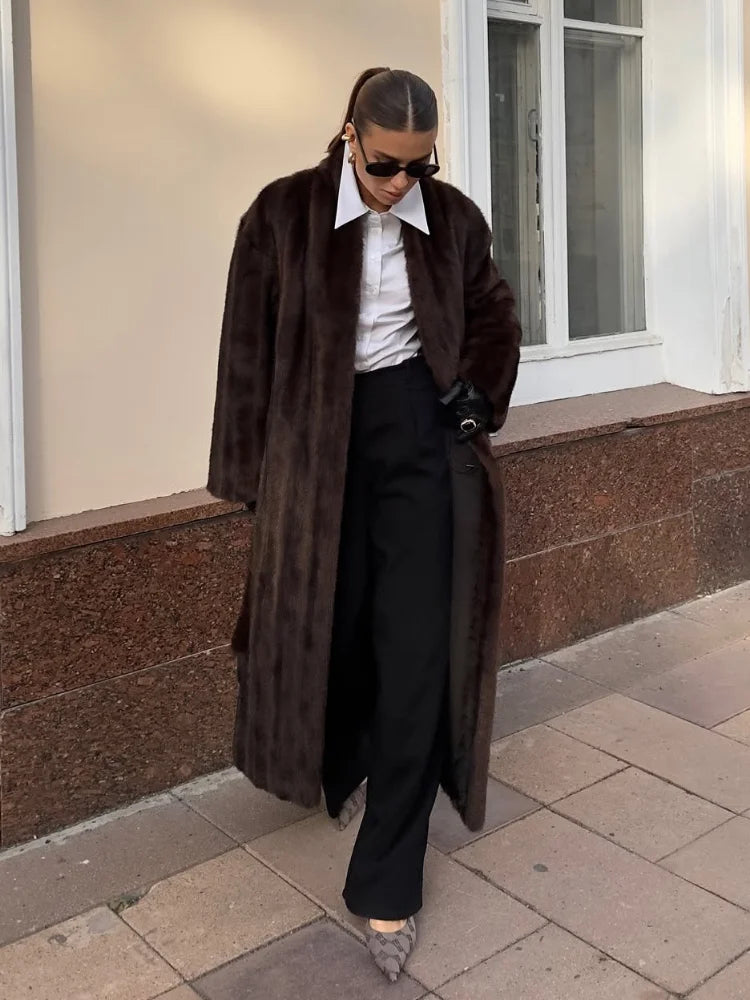 Long manteau en fausse fourrure à nouer Mado