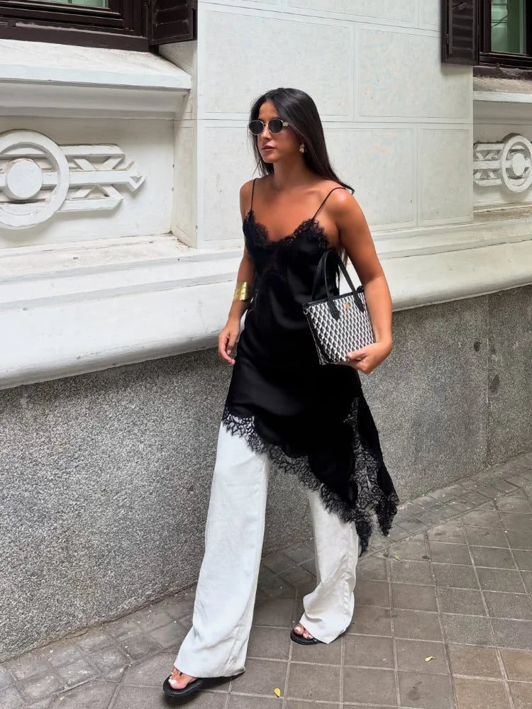 Robe courte en satin et dentelle Marion