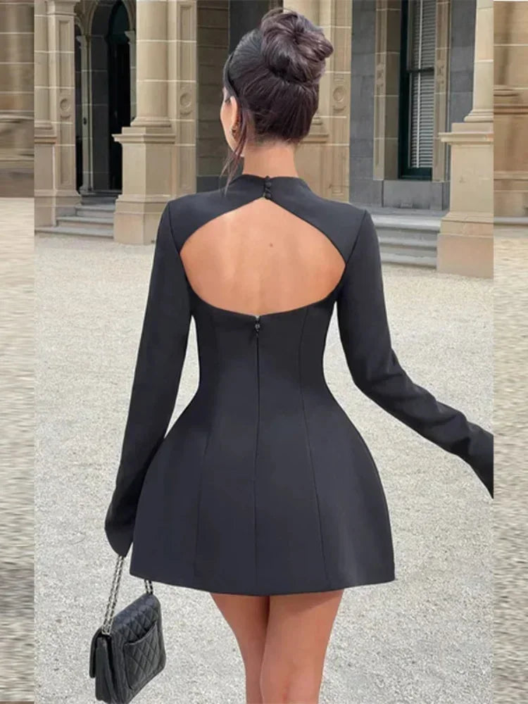 Robe courte dos nu à manches longues Marguerite