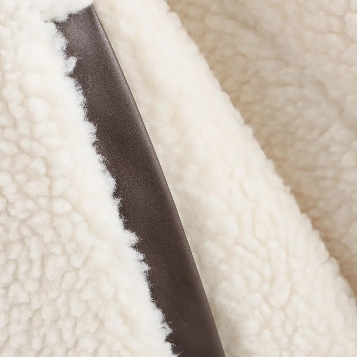 Manteau effet peau lainée à liseré noir Thérèse