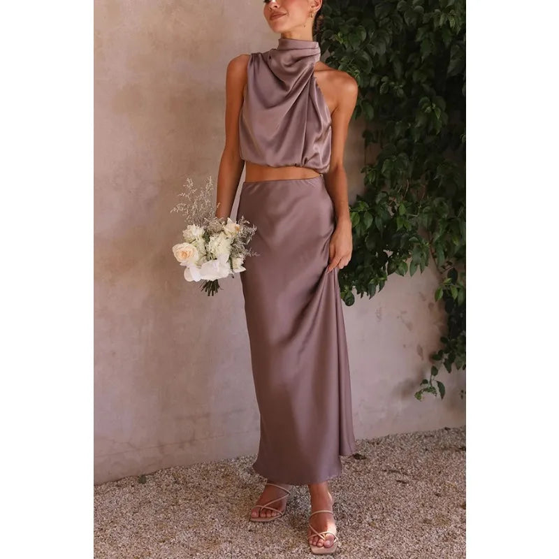 Ensemble haut col montant et jupe longue en satin Romane