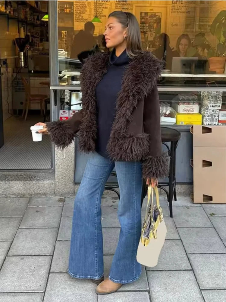 Veste en fausse fourrure à franges Arielle