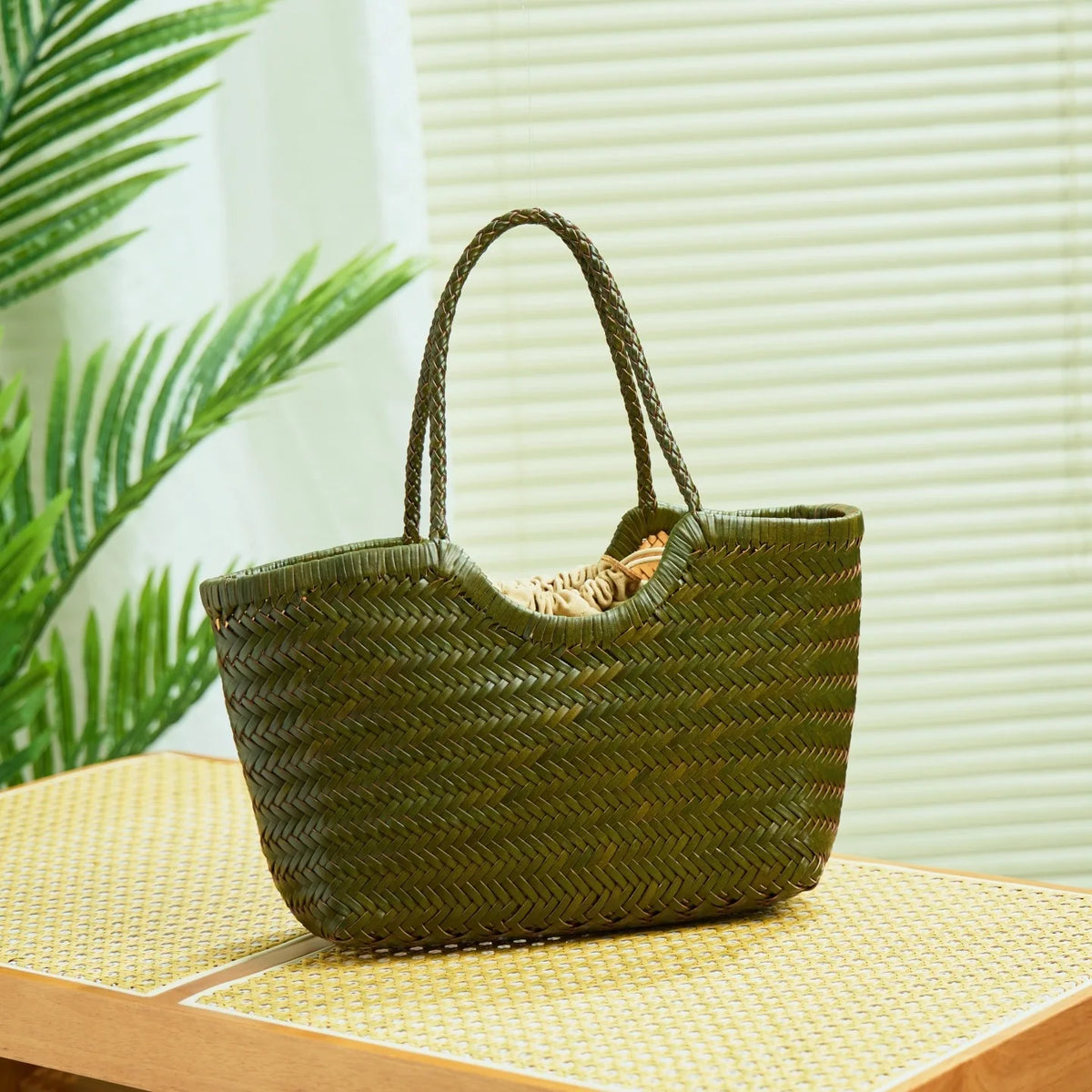Panier tressé effet cuir Laetitia