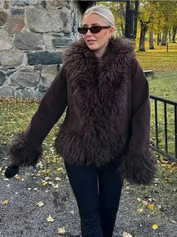 Veste en fausse fourrure à franges Arielle