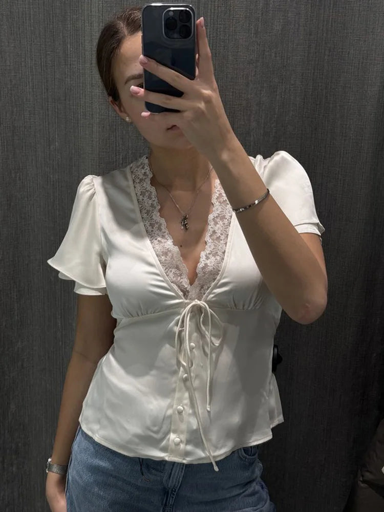 Haut court en dentelle col V Julie