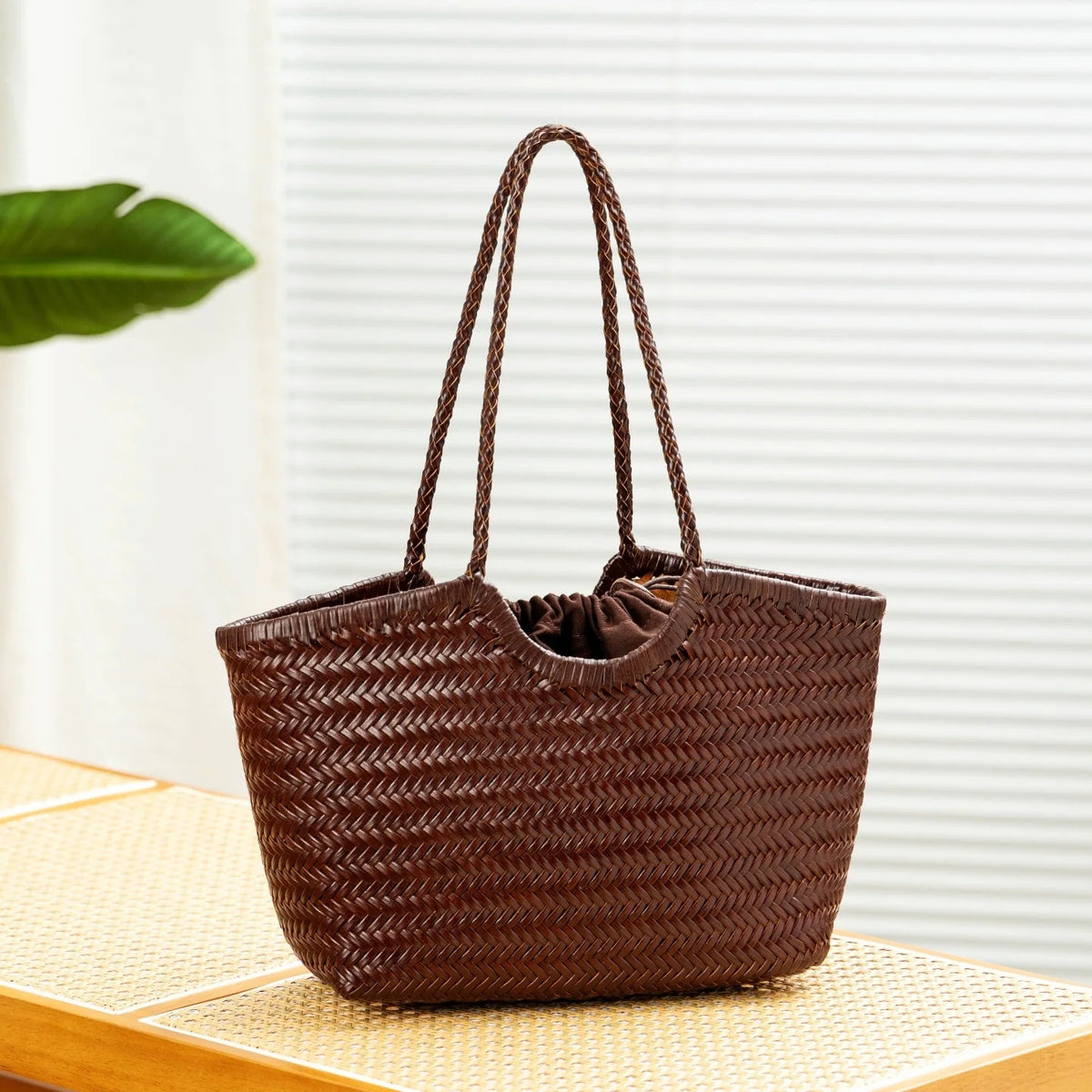 Panier tressé effet cuir Laetitia