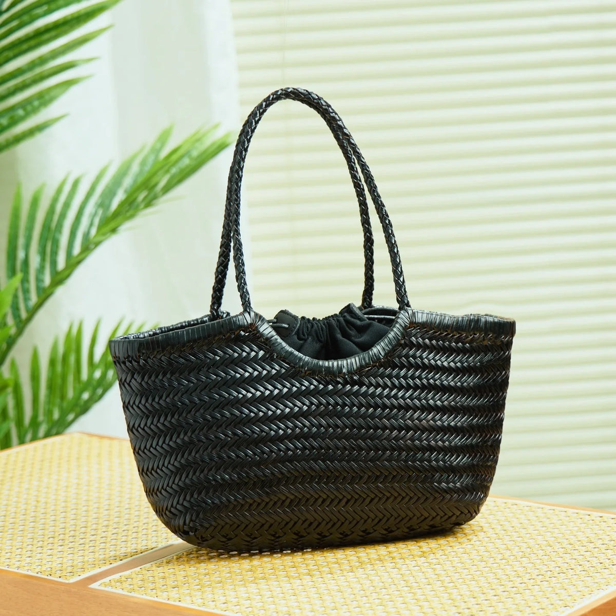 Panier tressé effet cuir Laetitia