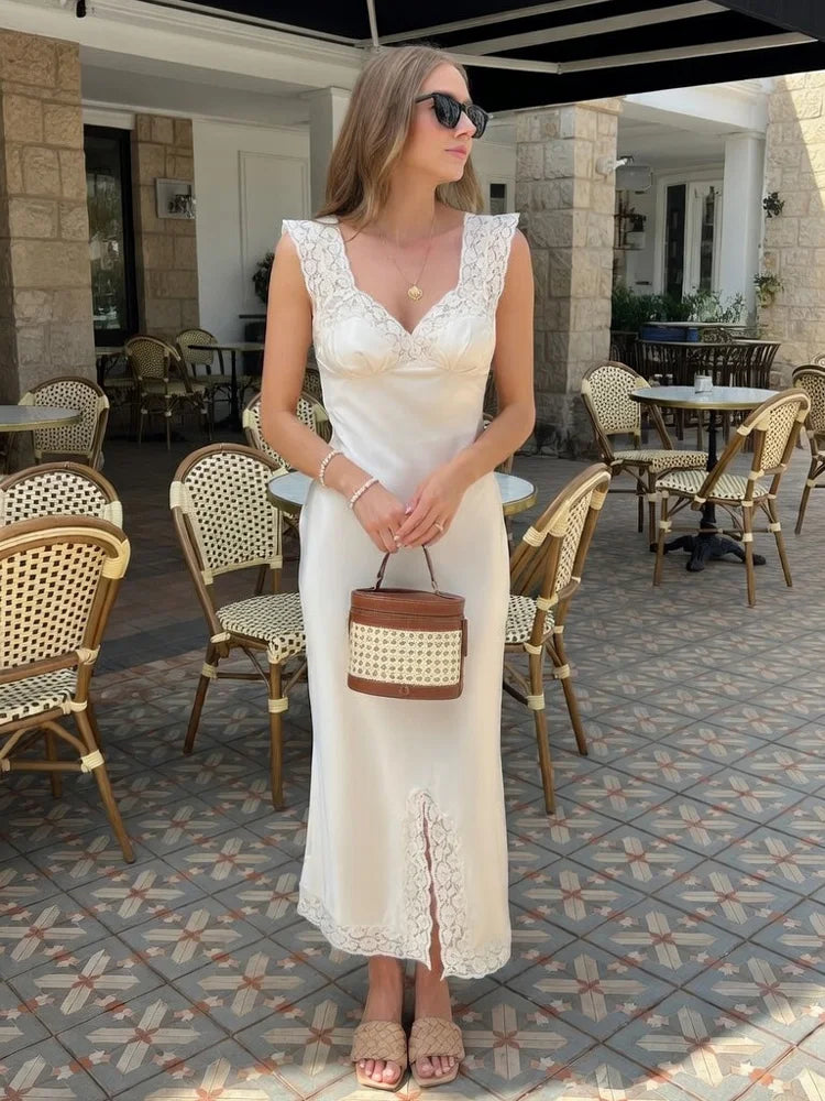 Robe longue en satin et dentelle Victoire