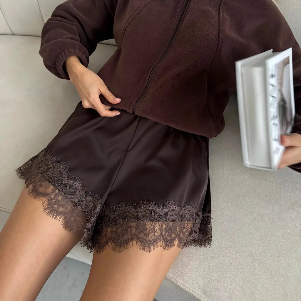 Mini-short satiné à dentelle Norah