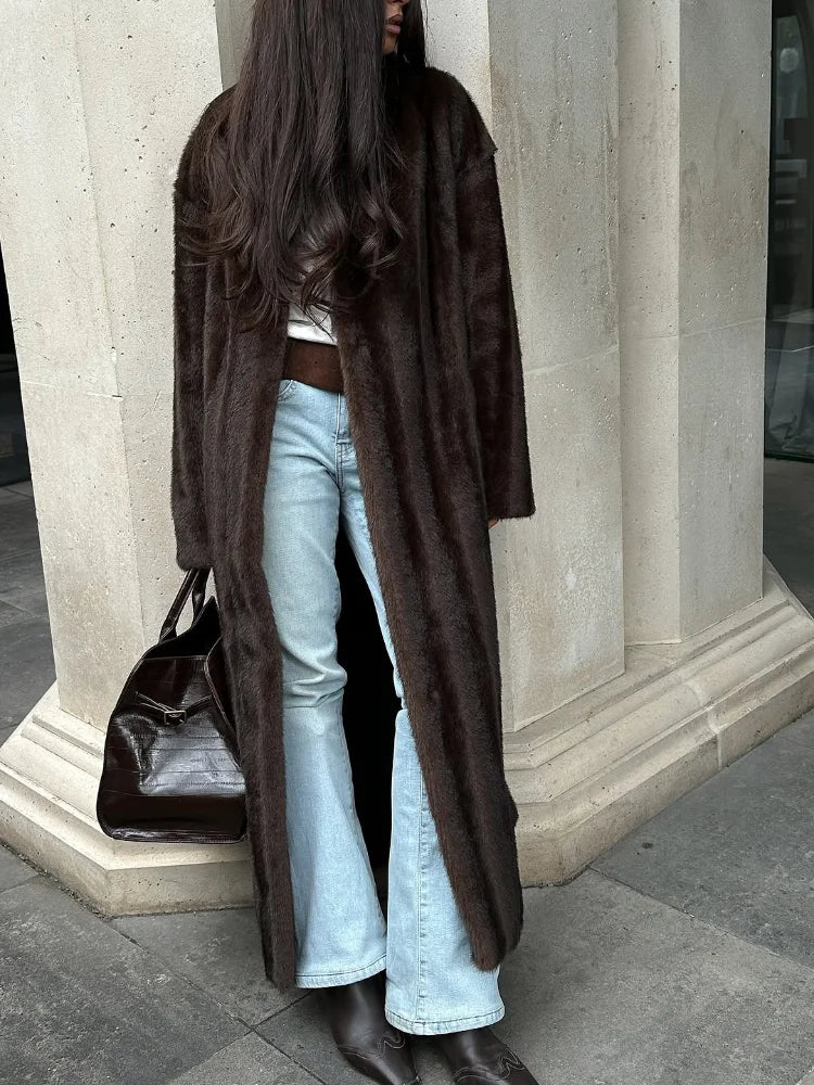Long manteau en fausse fourrure à nouer Mado