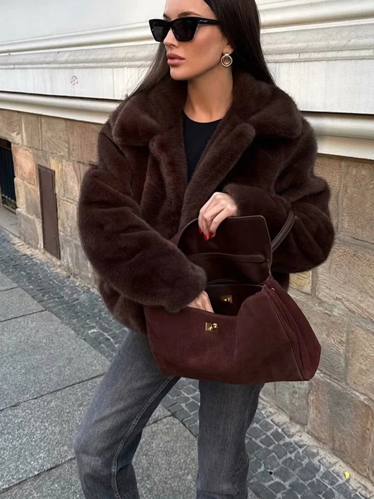 Veste courte en fausse fourrure chocolat Liane