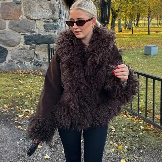 Veste en fausse fourrure à franges Arielle