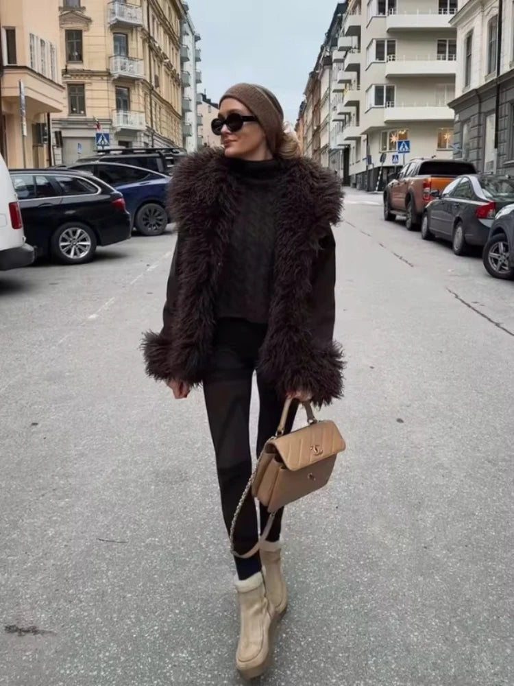 Veste en fausse fourrure à franges Arielle