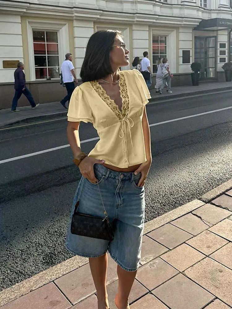 T-shirt ajusté à empiècements de dentelle Gaëlle