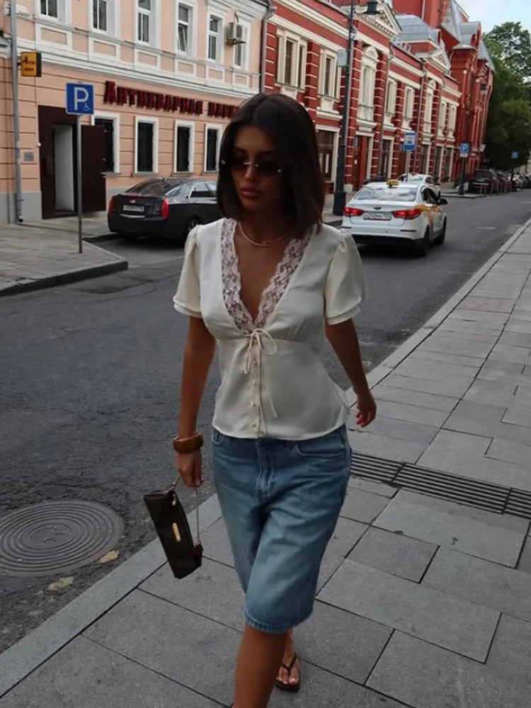 T-shirt ajusté à empiècements de dentelle Gaëlle