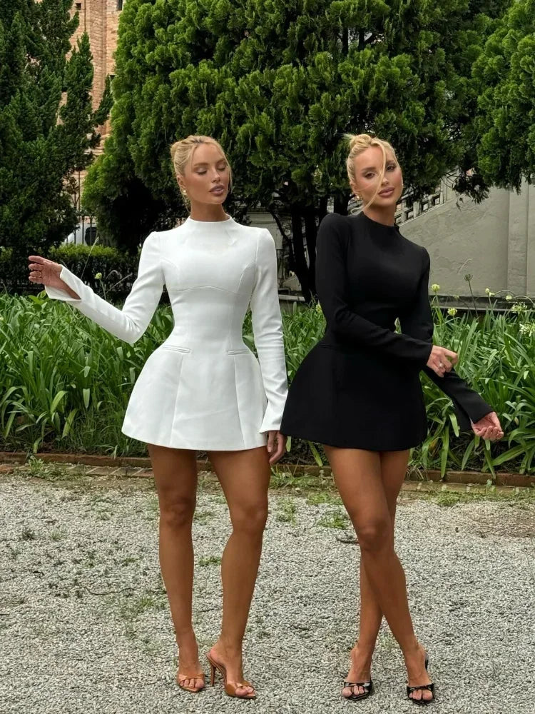 Robe courte dos nu à manches longues Marguerite