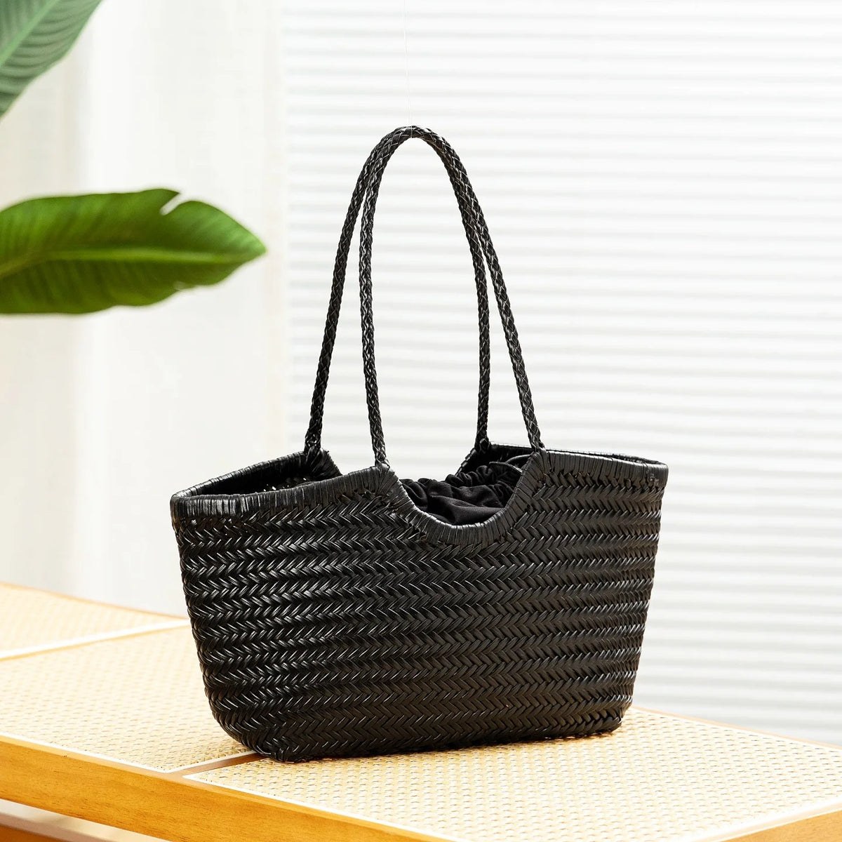 Panier tressé effet cuir Laetitia
