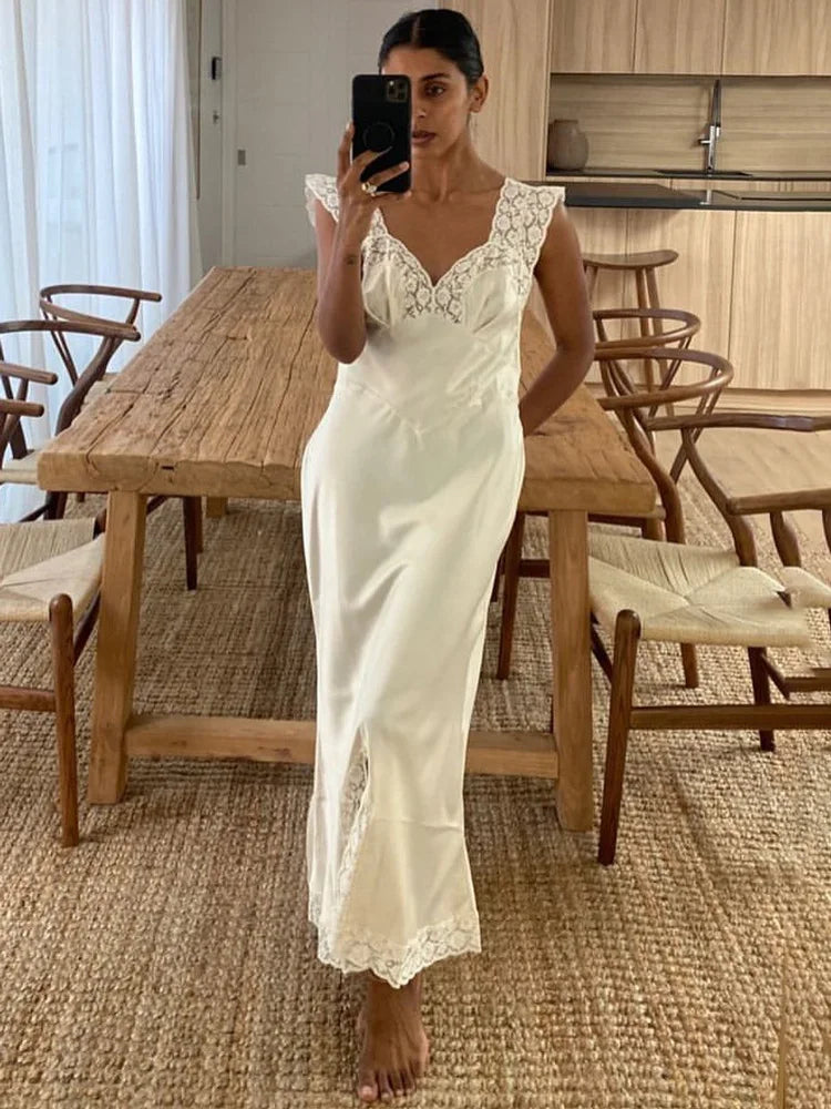 Robe longue en satin et dentelle Victoire