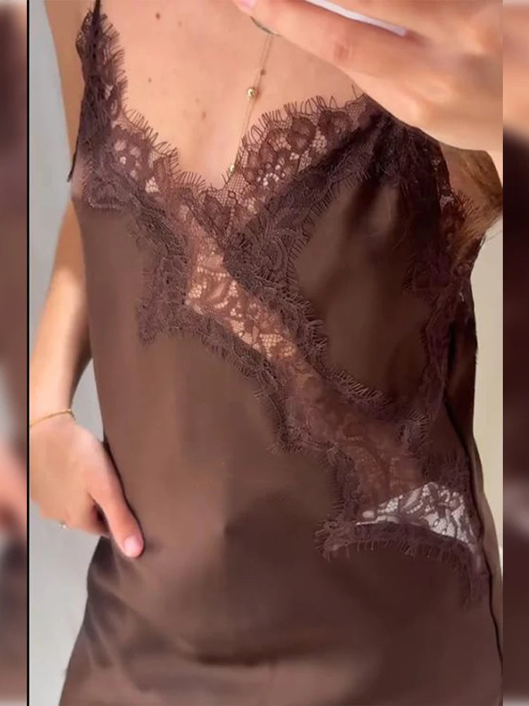 Robe courte en satin et dentelle Marion
