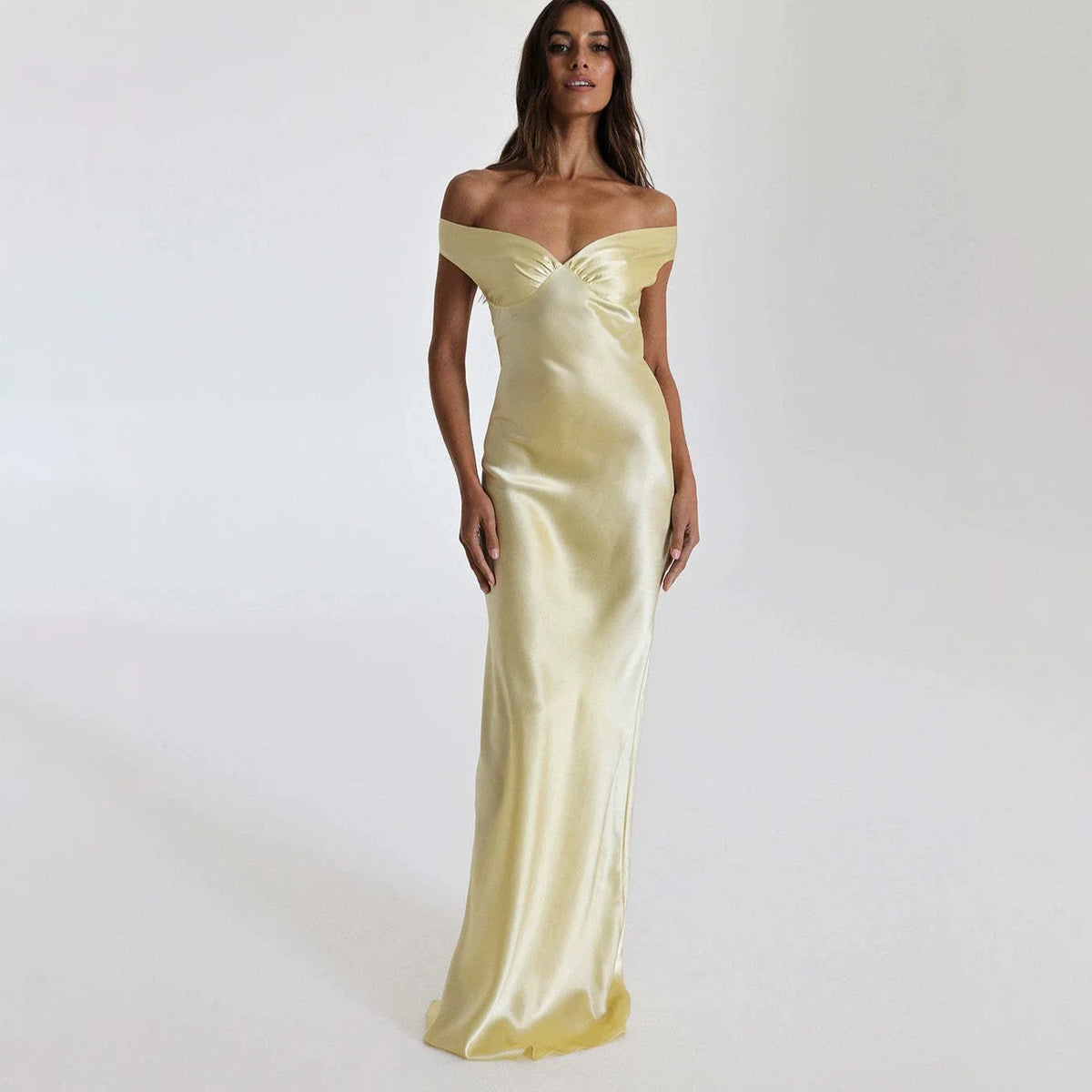 Robe longue en satin épaules dénudées Alma