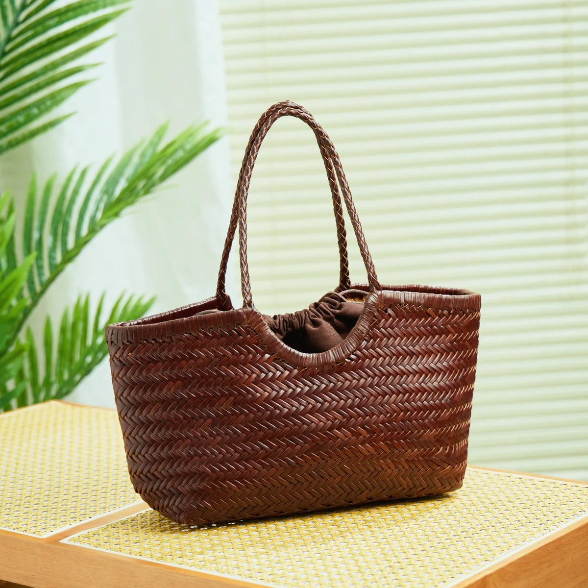 Panier tressé effet cuir Laetitia