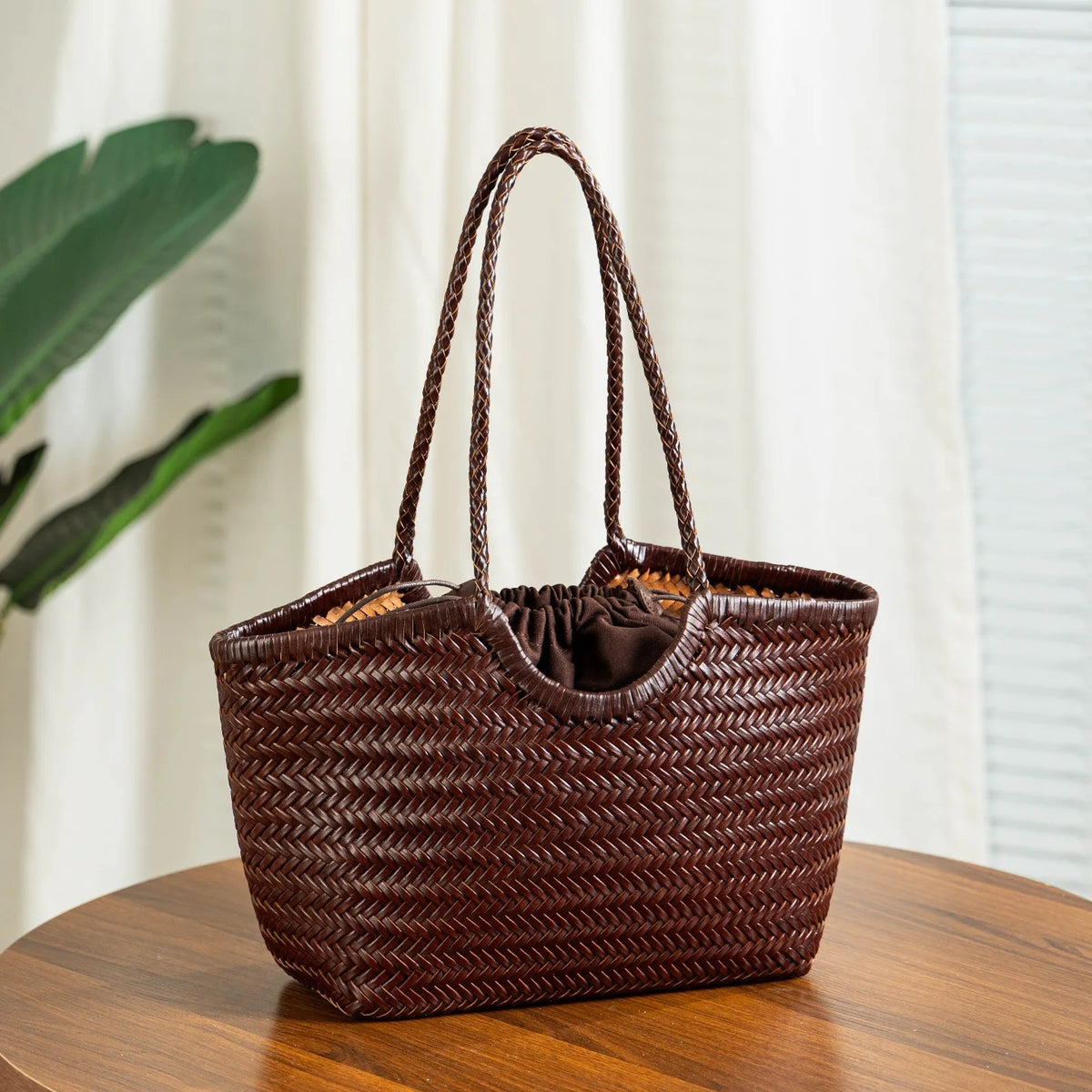 Panier tressé effet cuir Laetitia