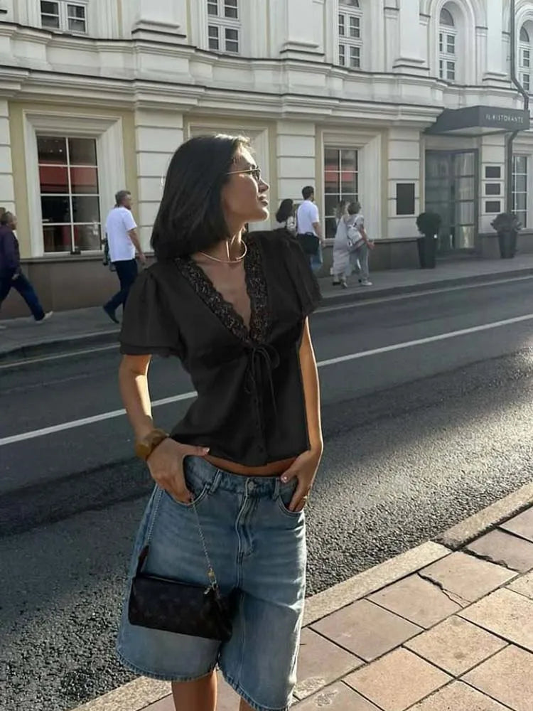 T-shirt ajusté à empiècements de dentelle Gaëlle