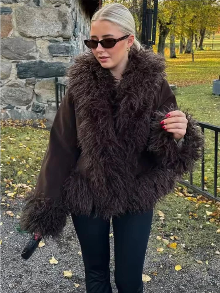 Veste en fausse fourrure à franges Arielle