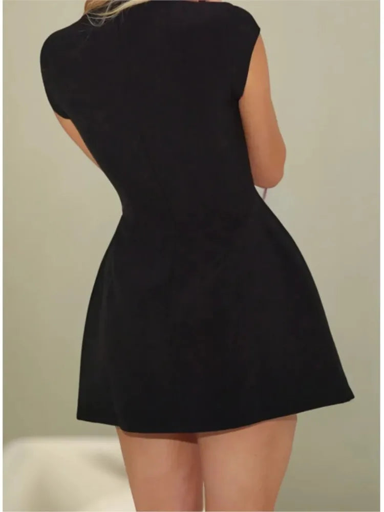 Petite robe noire sans manches Liliane