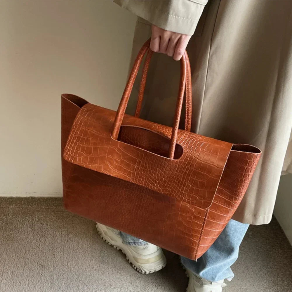 Große Tasche in Krokooptik Florine