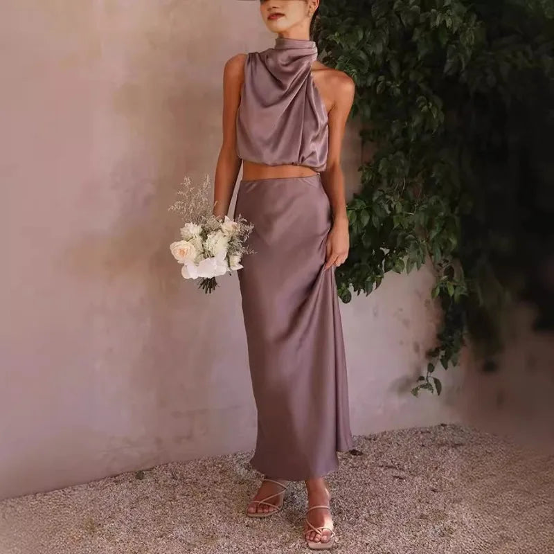 Ensemble haut col montant et jupe longue en satin Romane