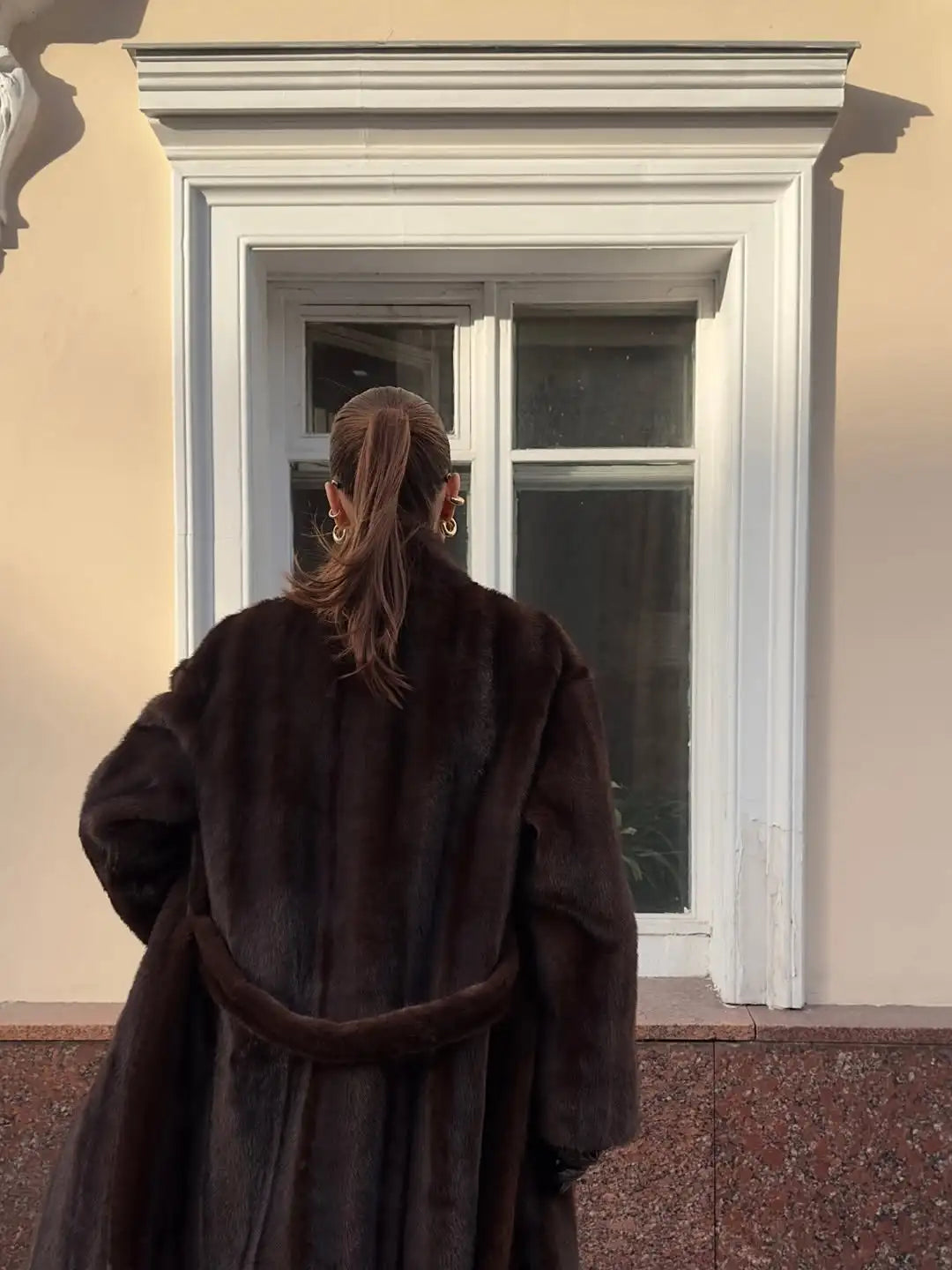 Long manteau en fausse fourrure à nouer Mado
