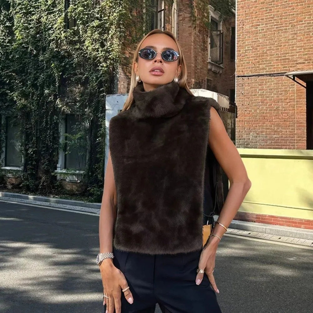 Débardeur col roulé en fausse fourrure Lucille