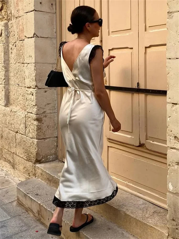 Robe longue en satin et dentelle Victoire