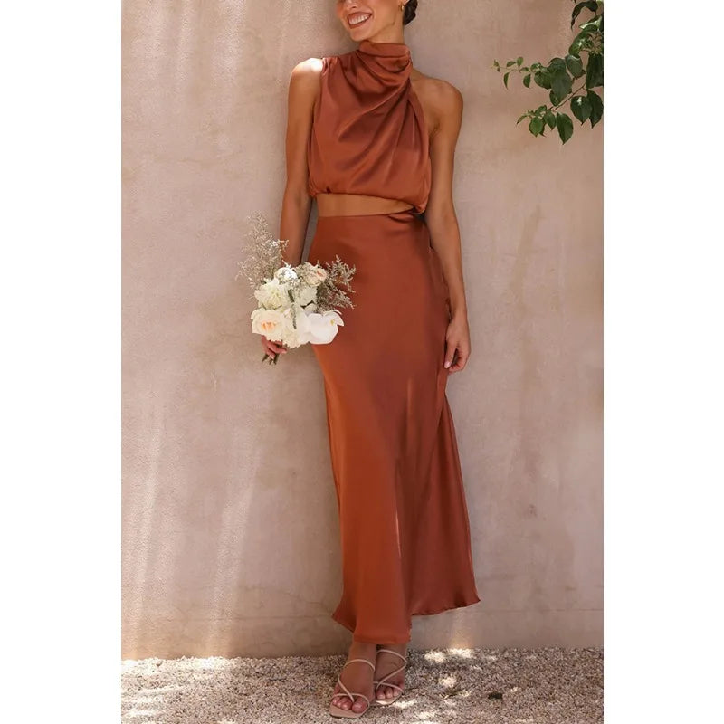 Ensemble haut col montant et jupe longue en satin Romane