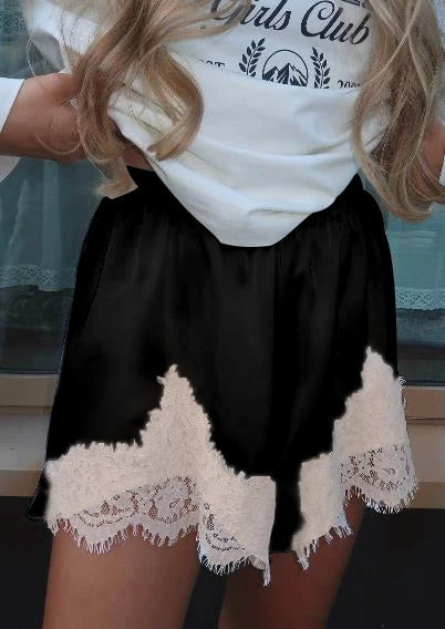 Short satiné à bordure de dentelle Lou