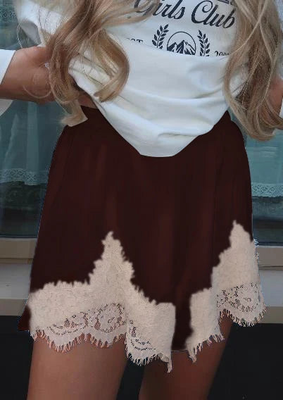 Short satiné à bordure de dentelle Lou