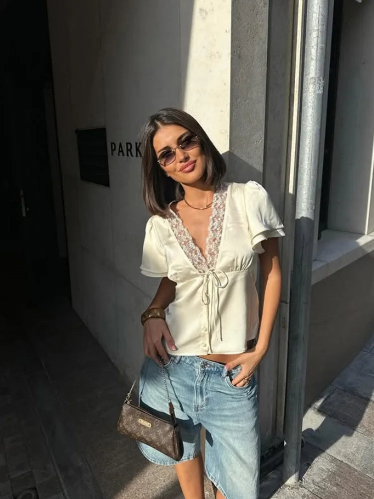 T-shirt ajusté à empiècements de dentelle Gaëlle