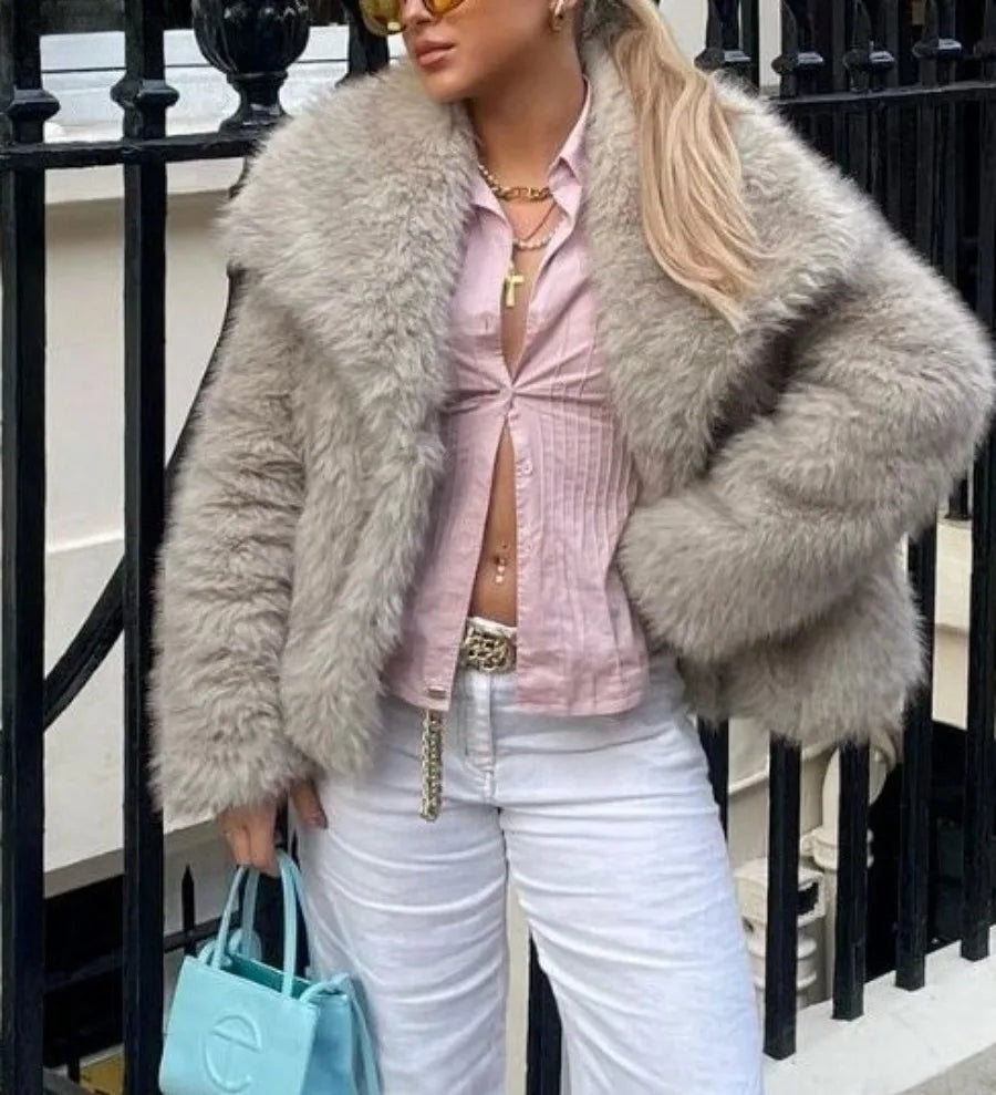 Veste courte en fausse fourrure Claudia