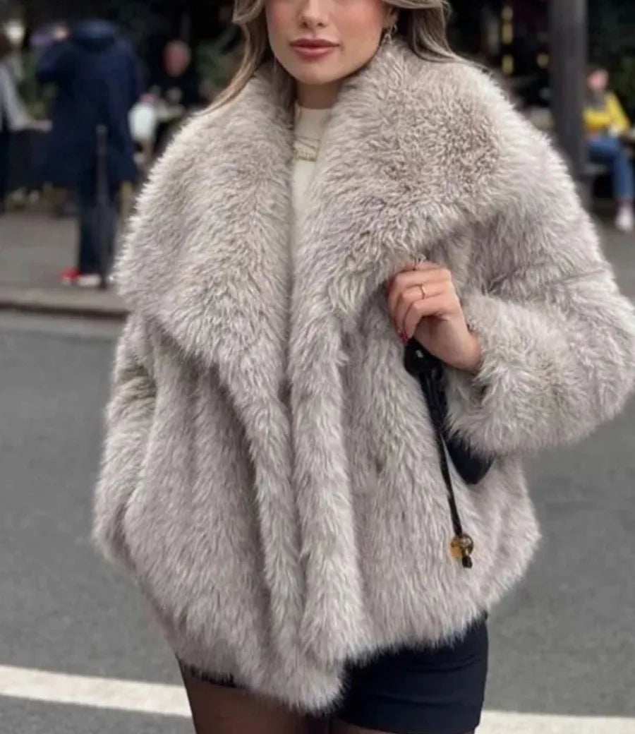 Veste courte en fausse fourrure Claudia